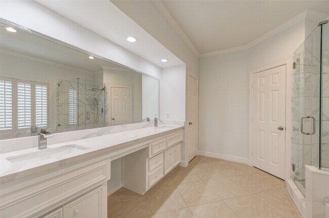 Building Photo - 1911 Briarchester Dr