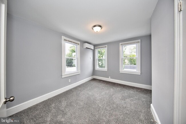 Building Photo - 655 Bourbon St