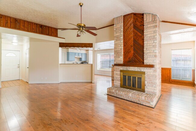 Building Photo - 22018 Kenlake Dr