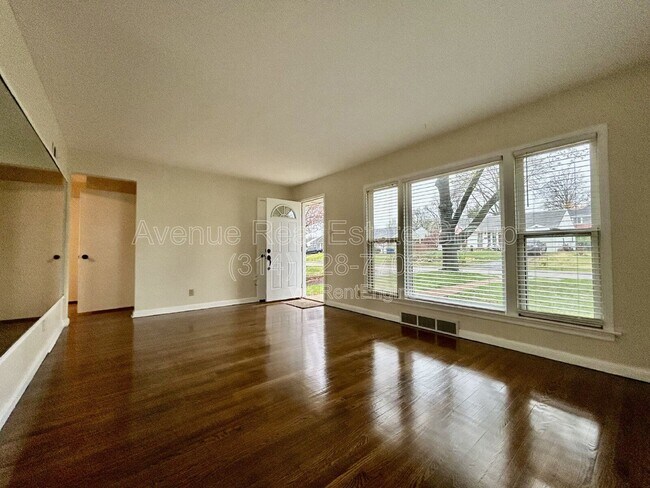 Building Photo - 7105 Circleview Dr