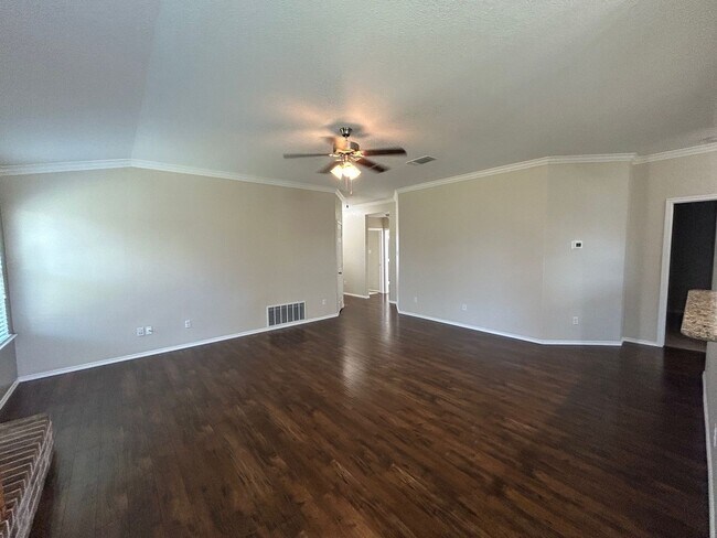 Building Photo - Updated China Spring ISD Home