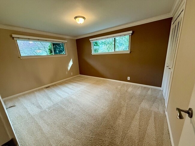 Building Photo - Charming 4-Bedroom Rental in the Heart of Downtown Bothell!