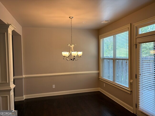 Building Photo - 2245 Knoxhill View