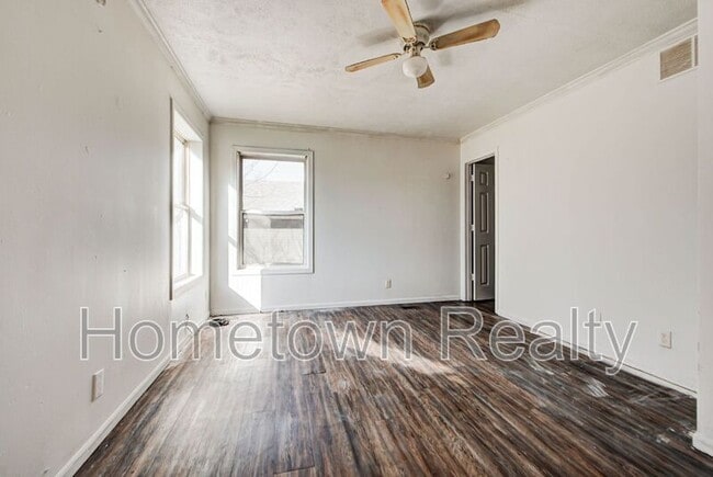 Building Photo - 2701 S Phillips Ave