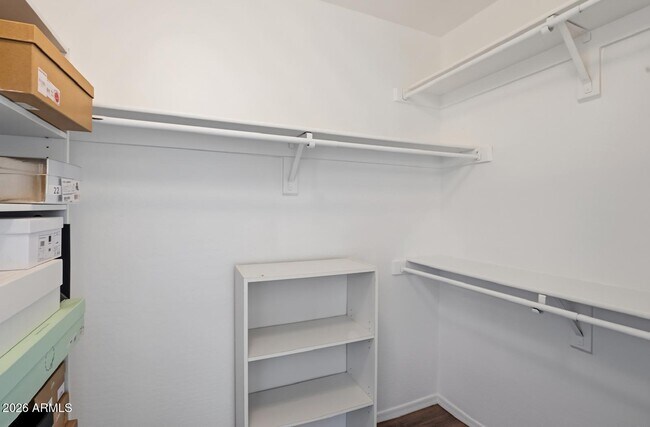 Building Photo - 220 W Beechnut Pl