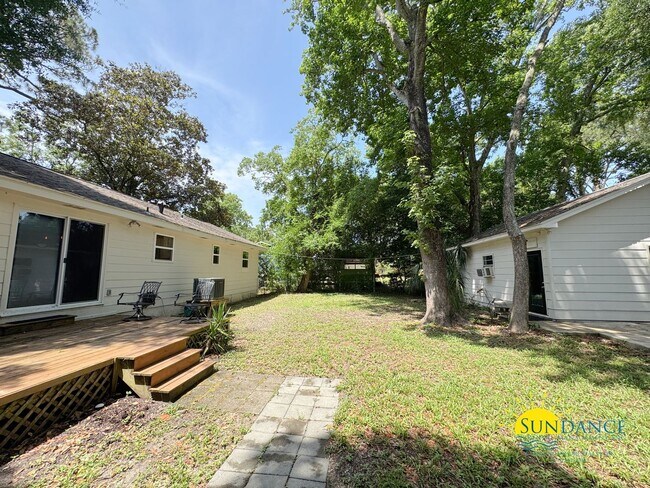 Building Photo - Fully renovated 3 Bedroom Home in Fort Wal...