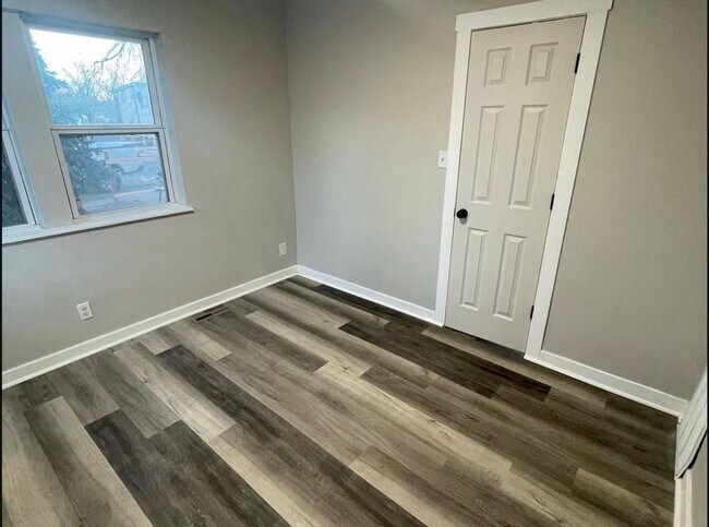 Building Photo - 207 Spring St