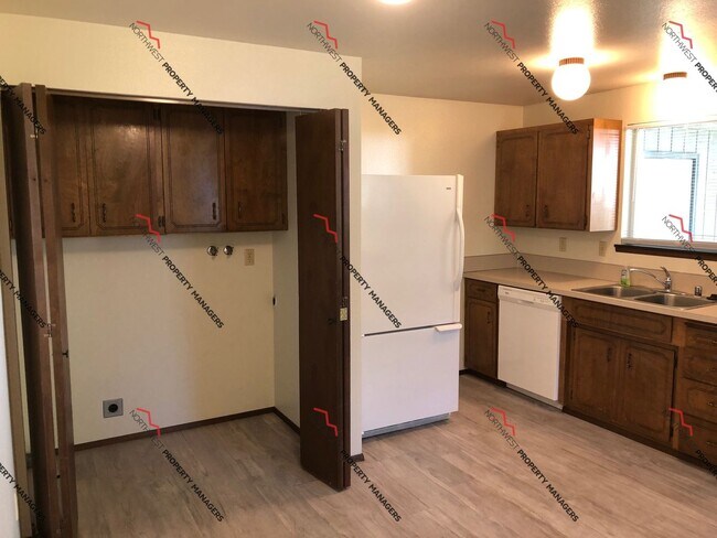 Building Photo - R115