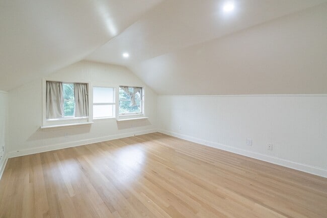Building Photo - Spacious charmer in the heart of Dilworth ...