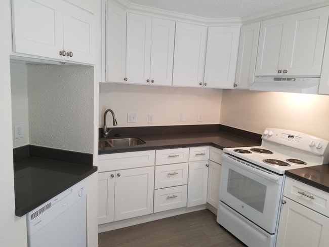 Upgraded 2x1 bath - Park Place Apartments