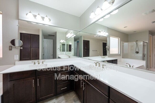 Building Photo - 3943 E Ficus Way