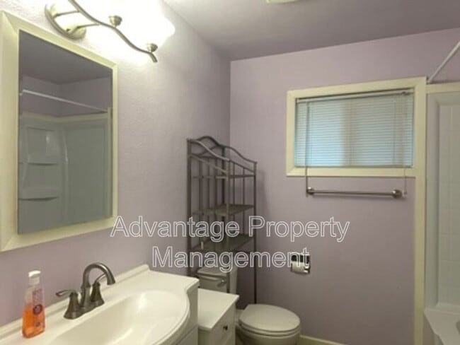 Building Photo - 1235 NW 27th St