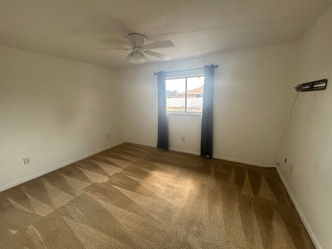 Building Photo - 1228 SE 24th Ave