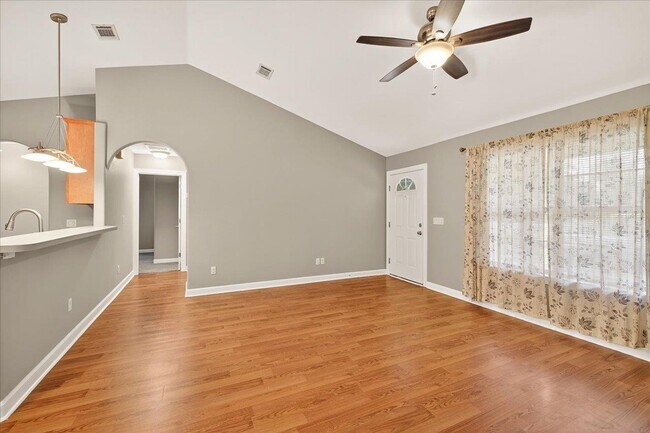 Building Photo - 4 Swift Pass