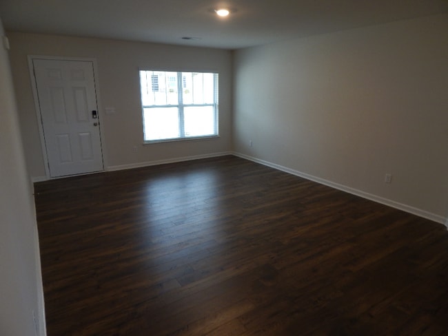 Building Photo - 736 Wolverine Ln