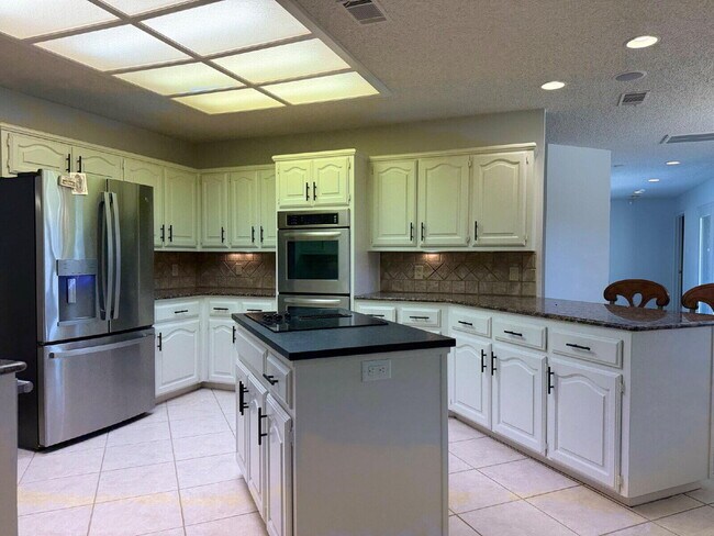 Building Photo - 4215 95th St