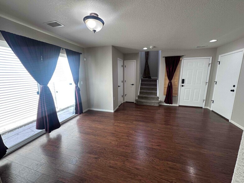 Building Photo - 5263 Bahama St