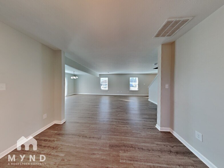 Building Photo - 2895 Beethoven Ave