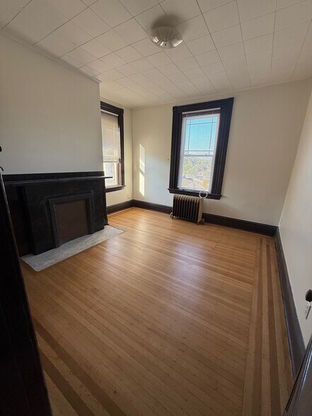 Building Photo - 433 Herschel St