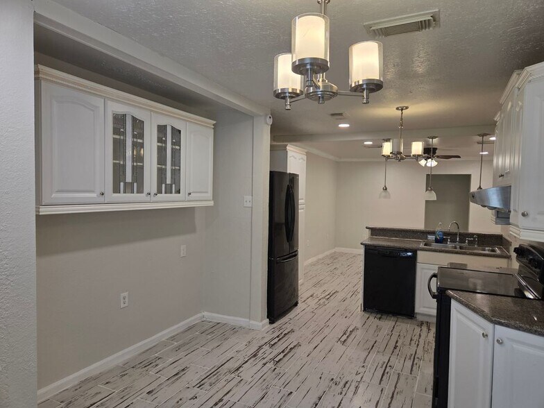 Building Photo - 3807 Sailfish Ln