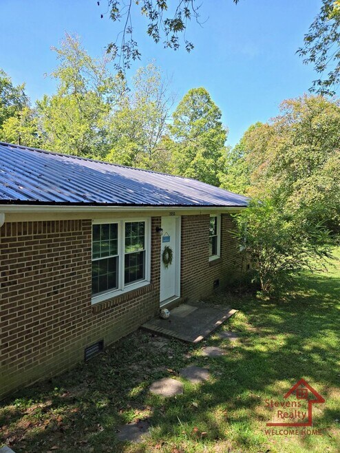 Building Photo - 2050 Wildwood Rd