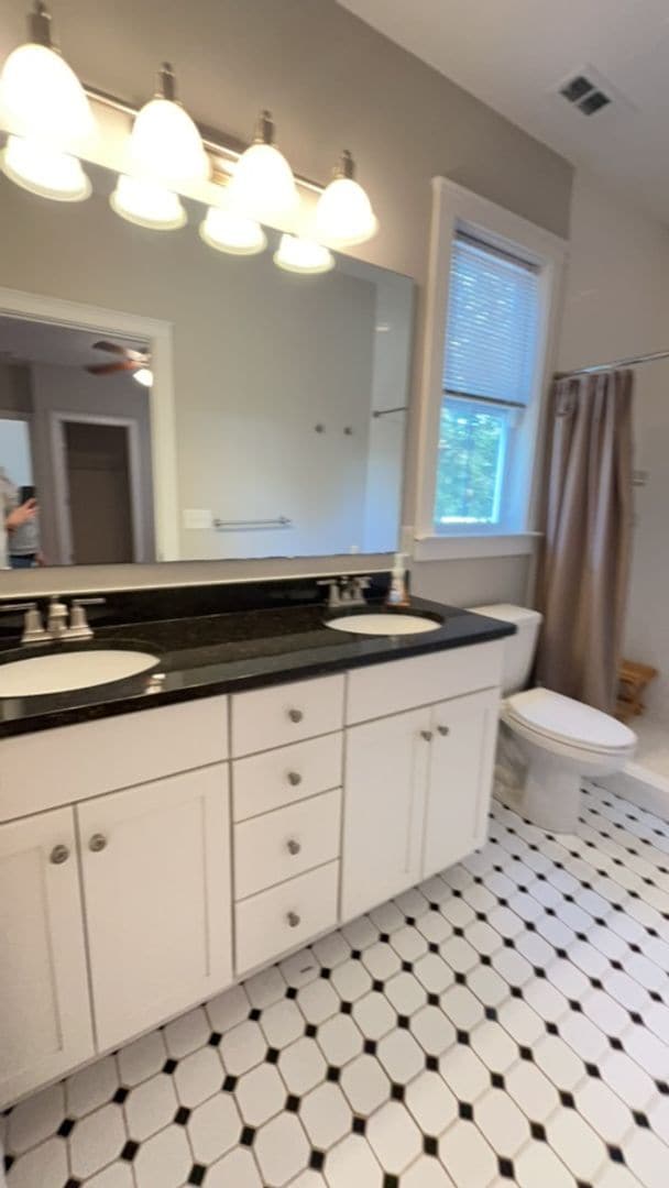 Building Photo - Available April 6th. Custom Built 3BR/2 BA Home in Park Circle!