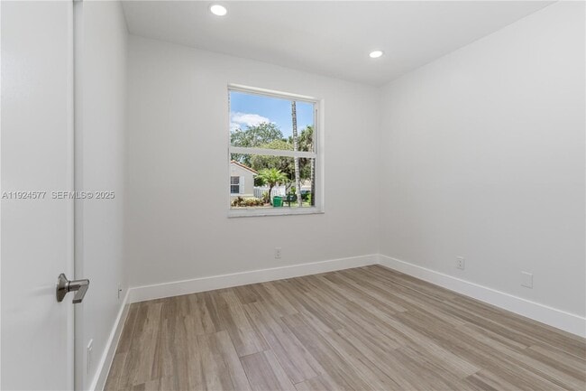 Building Photo - 15130 SW 49th Ct