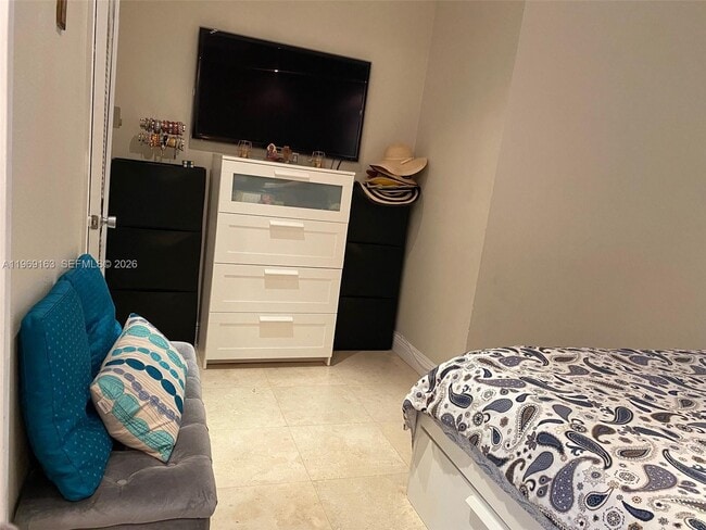 Building Photo - 5401 Collins Ave