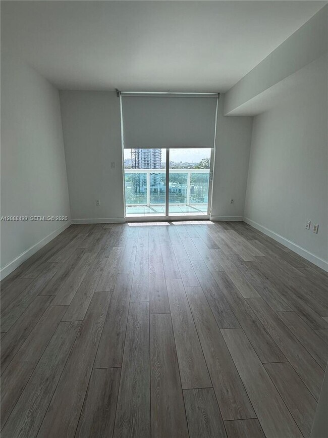 Building Photo - 1800 N Bayshore Dr