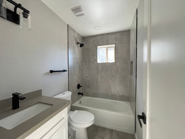 Building Photo - Newly Remodeled 1 Bedroom at end of culdesac, private gate