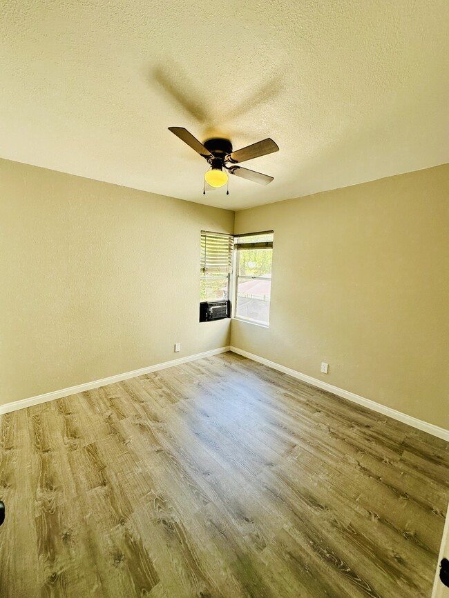 Building Photo - 2089 Manzana Way