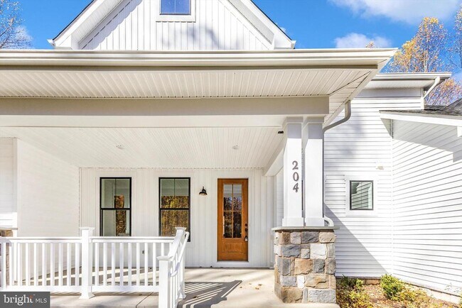 Building Photo - 204 3 Rivers Rd