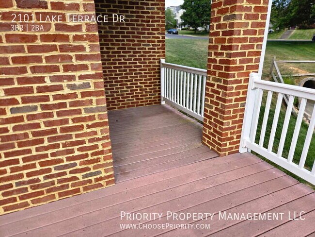 Building Photo - 2101 Lake Terrace Dr