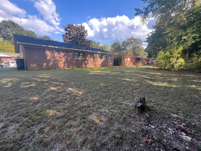 Building Photo - 3502 Willow Ln