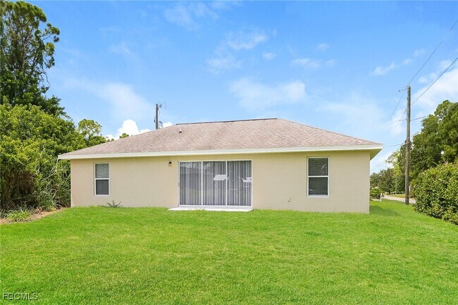Building Photo - 104 Zona Ave N