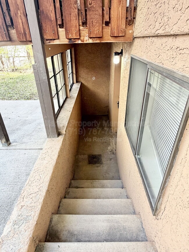 Building Photo - 17 N Meade Ave