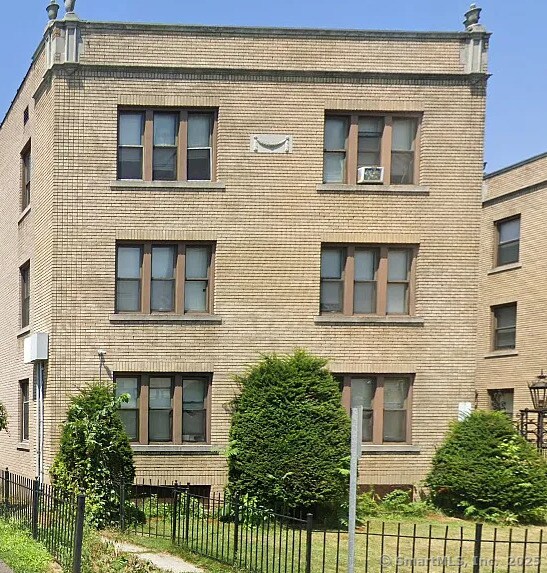 Primary Photo - 35 Sumner St