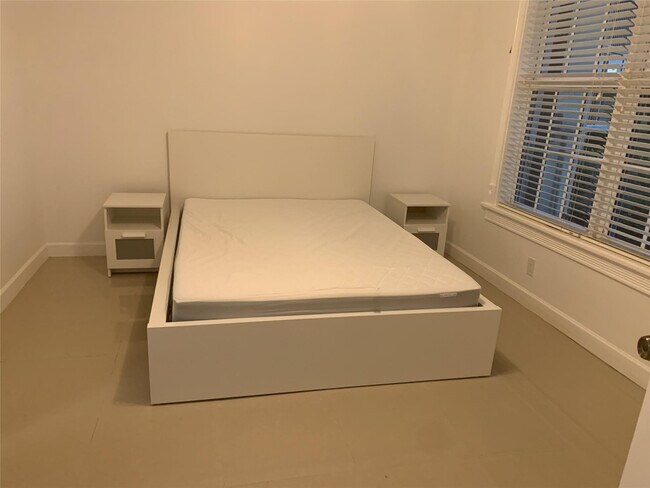 Building Photo - 2940 N Course Dr