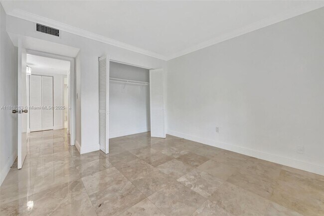 Building Photo - 6890 N Kendall Dr