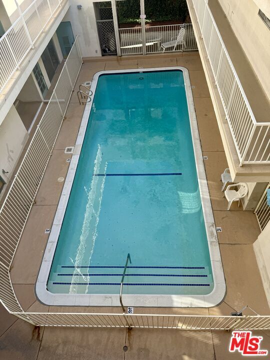 Building Photo - 5320 Zelzah Ave