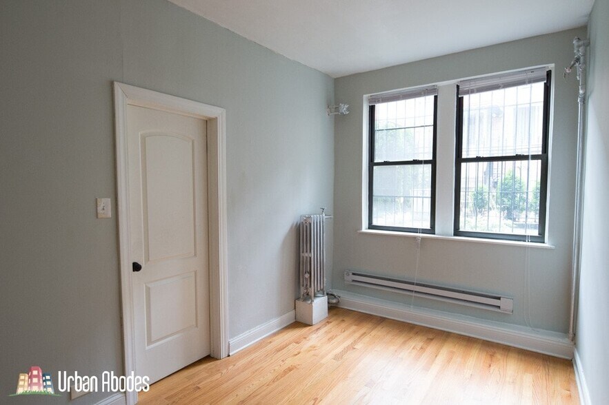 Building Photo - 4614 N Paulina St