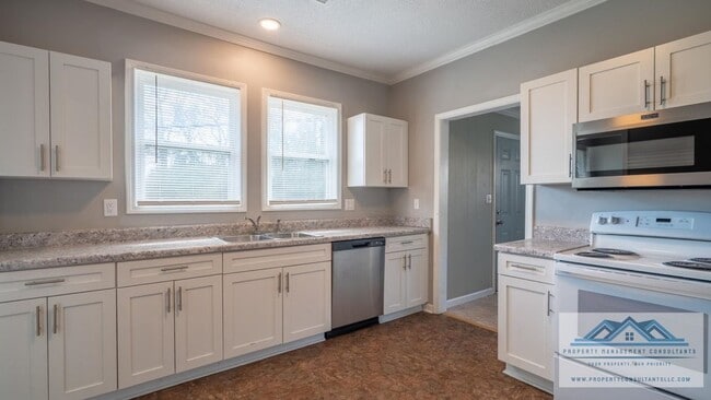 Building Photo - 901 Hermitage Dr