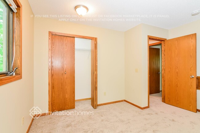 Building Photo - 15000 Wildwood Rd