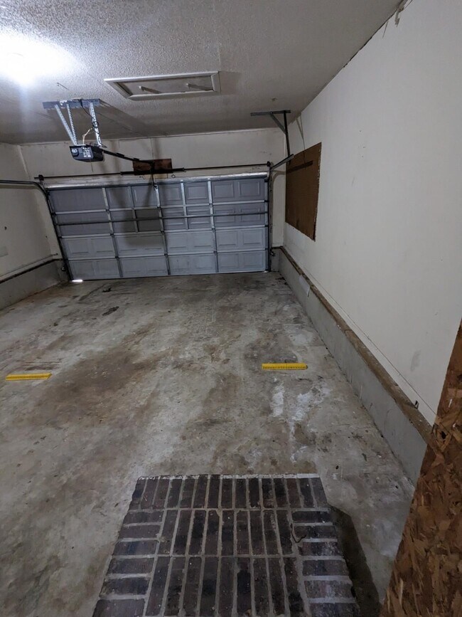 Building Photo - 3419 Thresher Dr