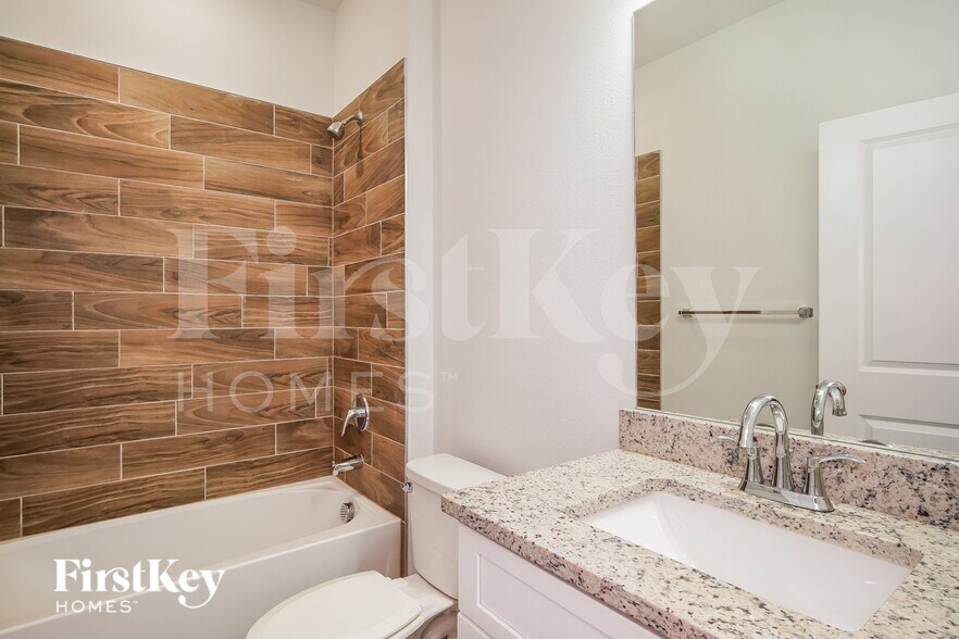 Building Photo - 201 Spoonbill Ln