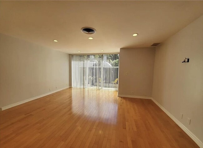 Building Photo - 969 Hilgard Ave