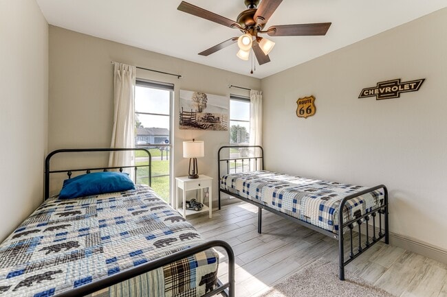 Building Photo - 128 Loredo Ln