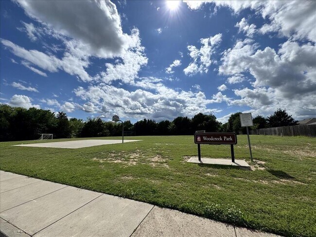 Building Photo - 1424 Teakwood Dr