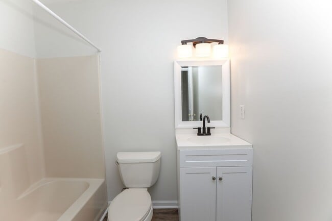 Building Photo - WILLIAMSBURG 2 Bedroom 1.5 Bath Townhome