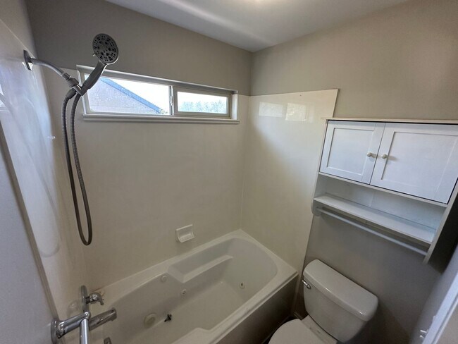 Building Photo - 3528 Newland Loop
